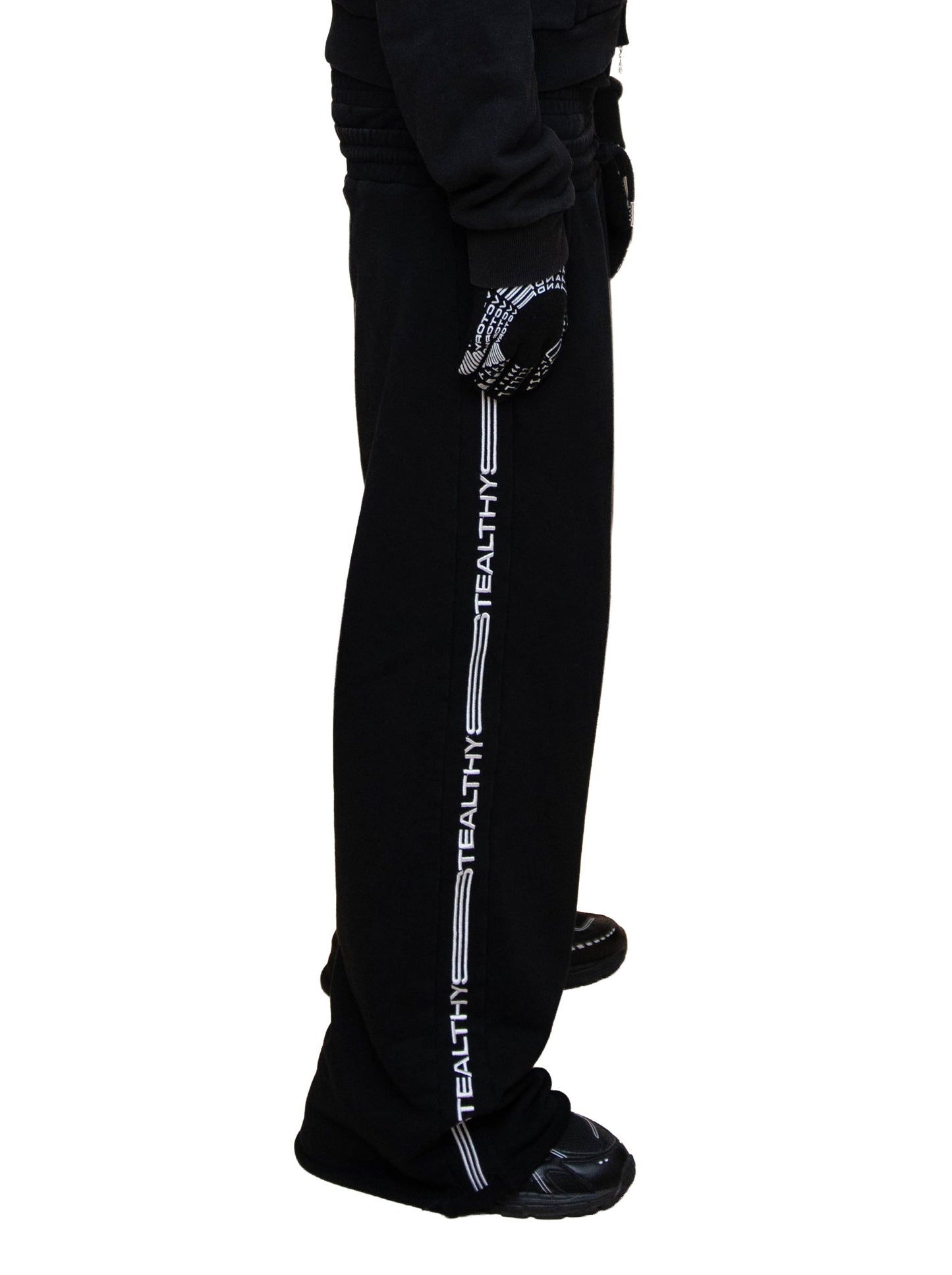 BLACK SWEATPANTS